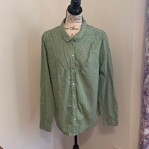 Old Navy Wreath Pattern Button Down Shirt (Green & White)